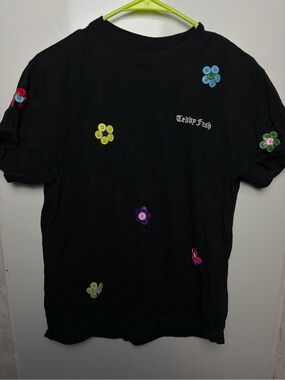 Teddy Fresh black tshirt with button flowers rare‎